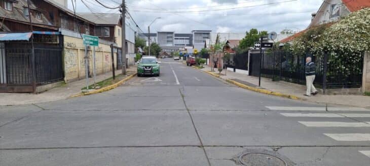 PDI busca a haitiano que apuñaló a dos personas mientras esperaban locomoción en Curicó