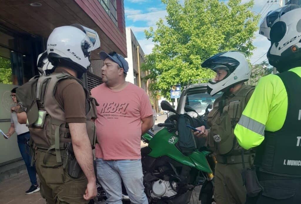 Conductor de bus Intercomunal de Curicó intentó evadir control de tránsito y fue detenido por Carabineros