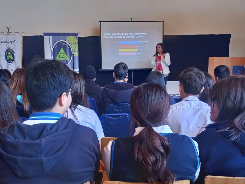 Estudiantes del Liceo Zapallar exponen ideas para Plan Municipal de Cultura de Curicó