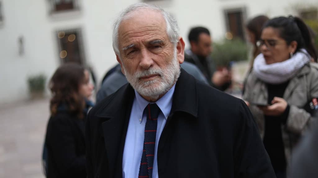Montes descarta renuncia y asegura que no tiene “fundamentos” para remover a seremis por Caso Convenios