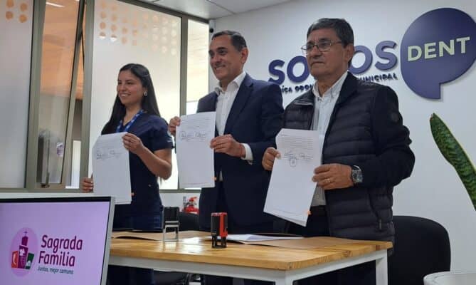 Municipio de Sagrada Familia firmó convenio para que vecinos puedan atenderse en clínica dental de Curicó