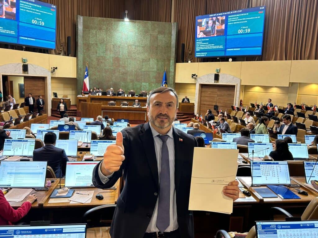 Cámara admite proyecto de diputado Pulgar que evita prescripción de delitos de corrupción
