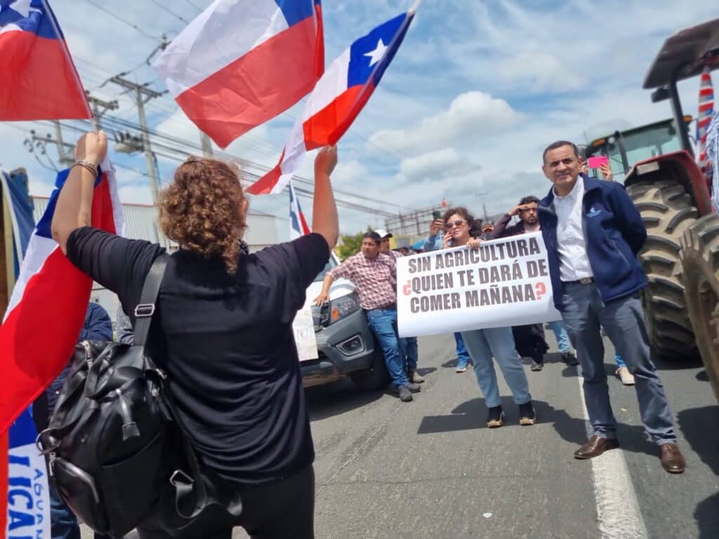 Alcalde de Curicó apoyó manifestación de agricultores de la Cuenca del Mataquito