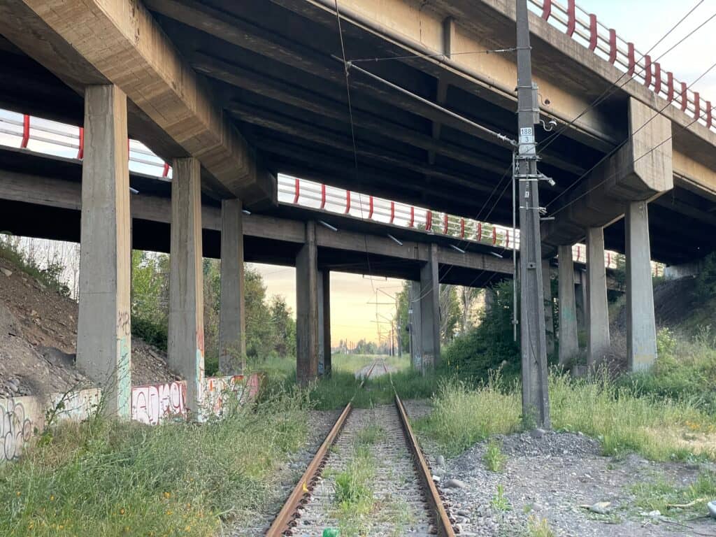 Hombre no identificado es hallado muerto frente a Población Maquehua