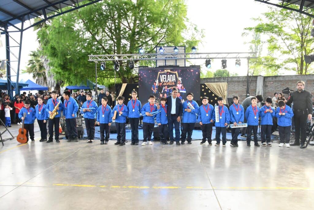 Estudiantes de Escuela Lo Valdivia de Sagrada Familia realizaron presentación artística atrasada por temporales