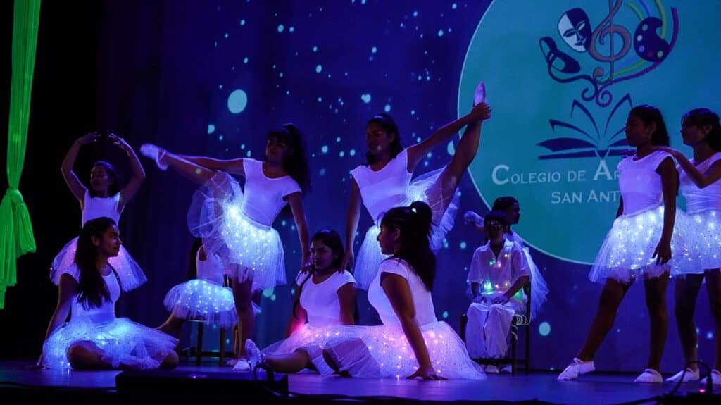 Colegio de Arte y Cultura San Antonio de Curicó realizó exitosa gala de fin de año