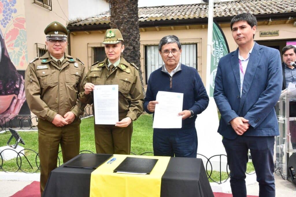 Municipio de Sagrada Familia firmó convenio con Carabineros para realizar patrullajes mixtos