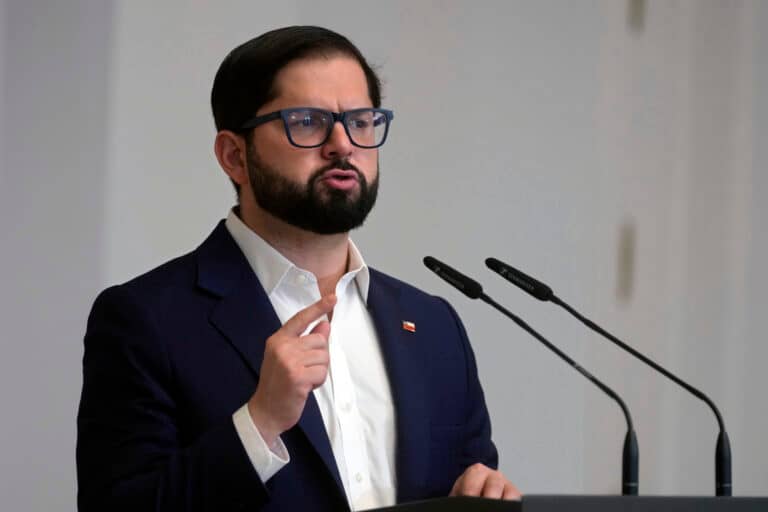 Presidente Boric condena bombardeo de EE.UU. a Irán: “Tener poder no autoriza a vulnerar el derecho internacional”