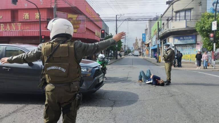 Colisión entre motorista y ciclista en el centro de Curicó
