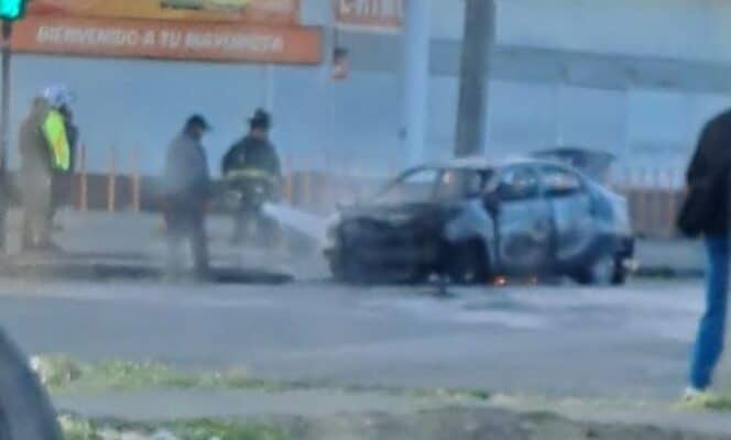 Colectivo a gas se incendió en avenida Cloroformo Valenzuela