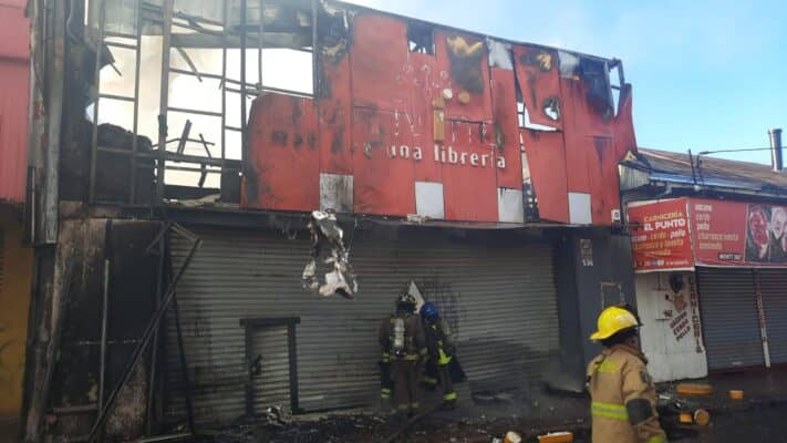 Internan provisoriamente a imputado por incendio que afectó tres locales en Curicó