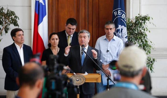 Alcaldes de la AMUCH se reunieron con el presidente del Senado para abordar seguridad pública