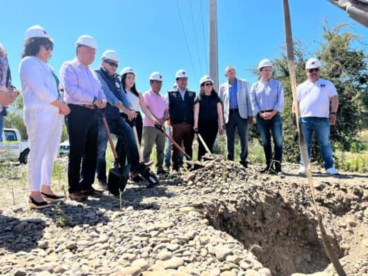 Colocan primera piedra para obras de recuperación de acceso al Puente La Huerta de Sagrada Familia