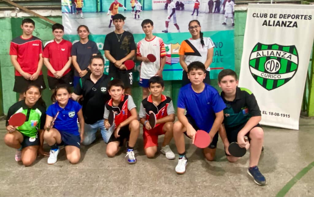 Destacada tenimesista curicana realizó clínica a niños en vacaciones de verano