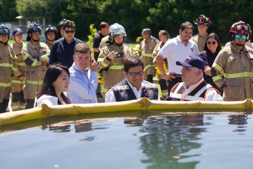 Bomberos reciben 14 piscinas para combate de incendios forestales