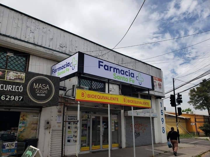 Sujetos armados asaltaron Farmacia Santa Fe de Curicó e hirieron a un empleado