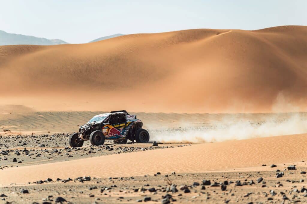 Hijo de Niki Lauda ayudó a Chaleco tras quedar atascado en un río en el Dakar