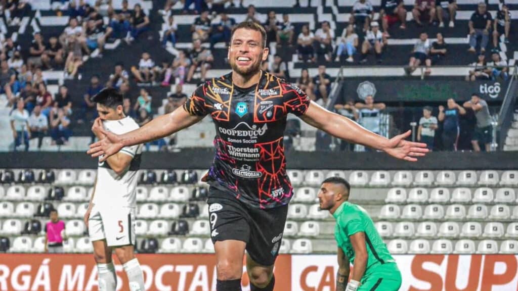 Curicó está cerca de sumar un delantero