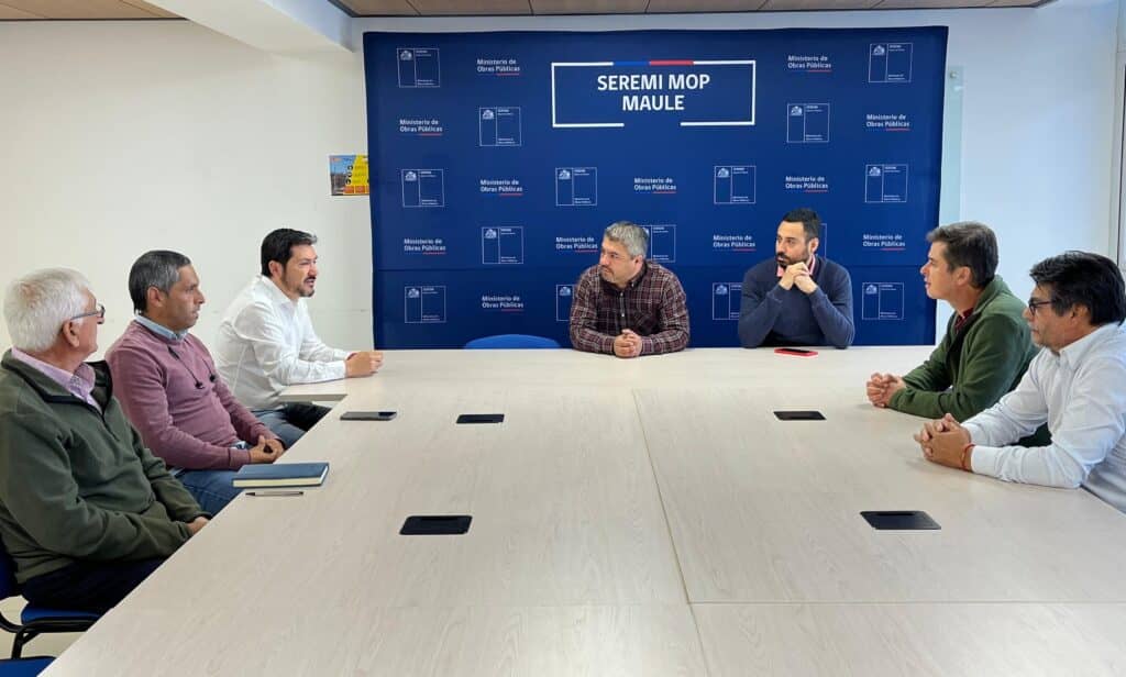 Seremi de Obras Públicas compromete para marzo arreglos en camino Las Piedras de Los Niches