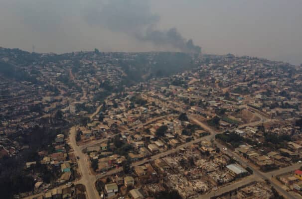Aumentan a 131 los fallecidos por incendios en Valparaíso