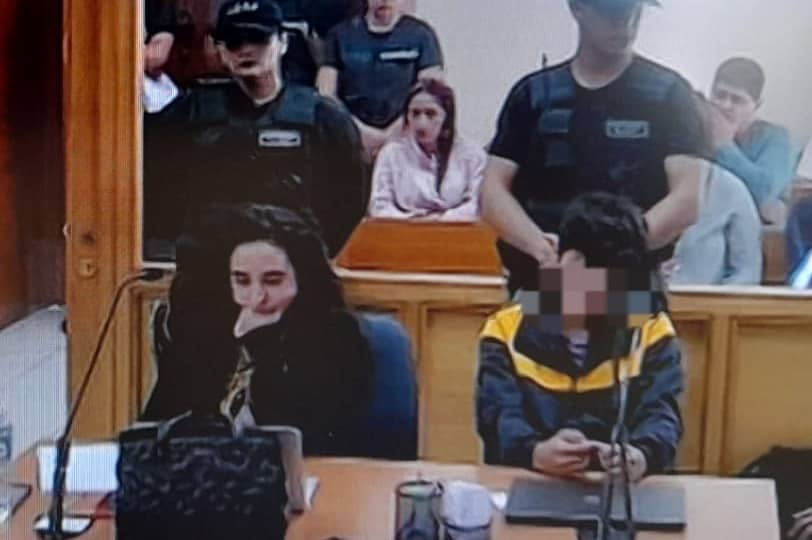 Menor que disparó y mató a adolescente en Parral quedó con arresto domiciliario nocturno