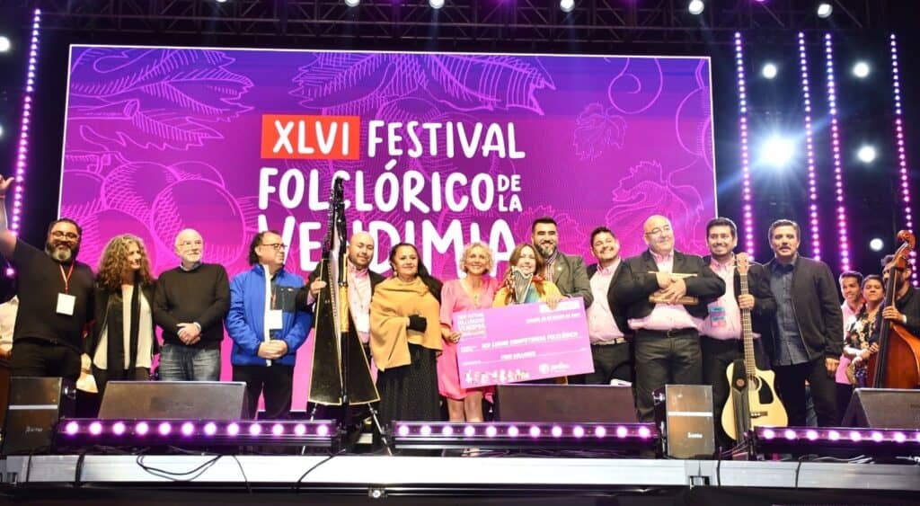 Festival Folclórico de la Vendimia de Molina 2024 finalizó con Luis Rivas y su Grupo como ganadores de la competencia