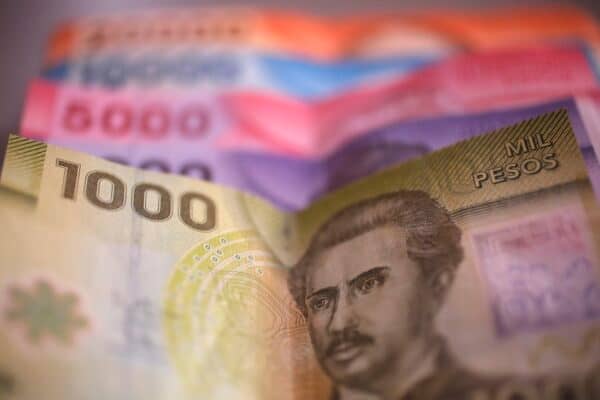 Violento robo "salida de banco" en Molina: delincuentes huyen con 5 millones de pesos