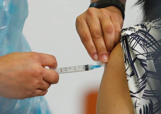 Inicia campaña de vacunación contra la influenza en los Cesfam de Curicó