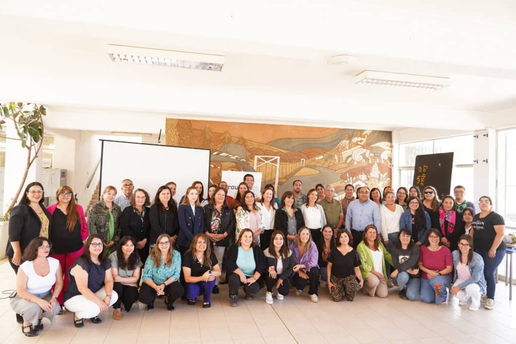 Profesores y bibliotecarias de Licantén se certificaron en el Programa Puente Lector