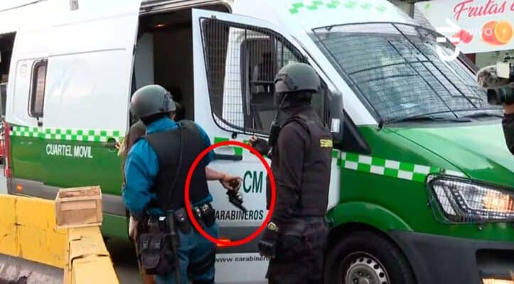 Mujer quita arma a guardia y balea a dos personas en Lo Valledor