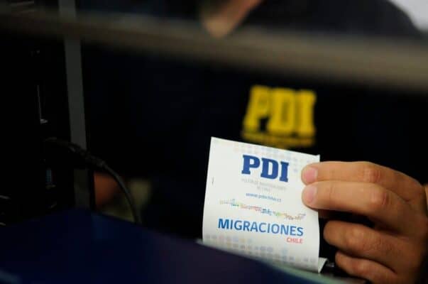 Contraloría revela que extranjeros expulsados regresaron a Chile por pasos habilitados