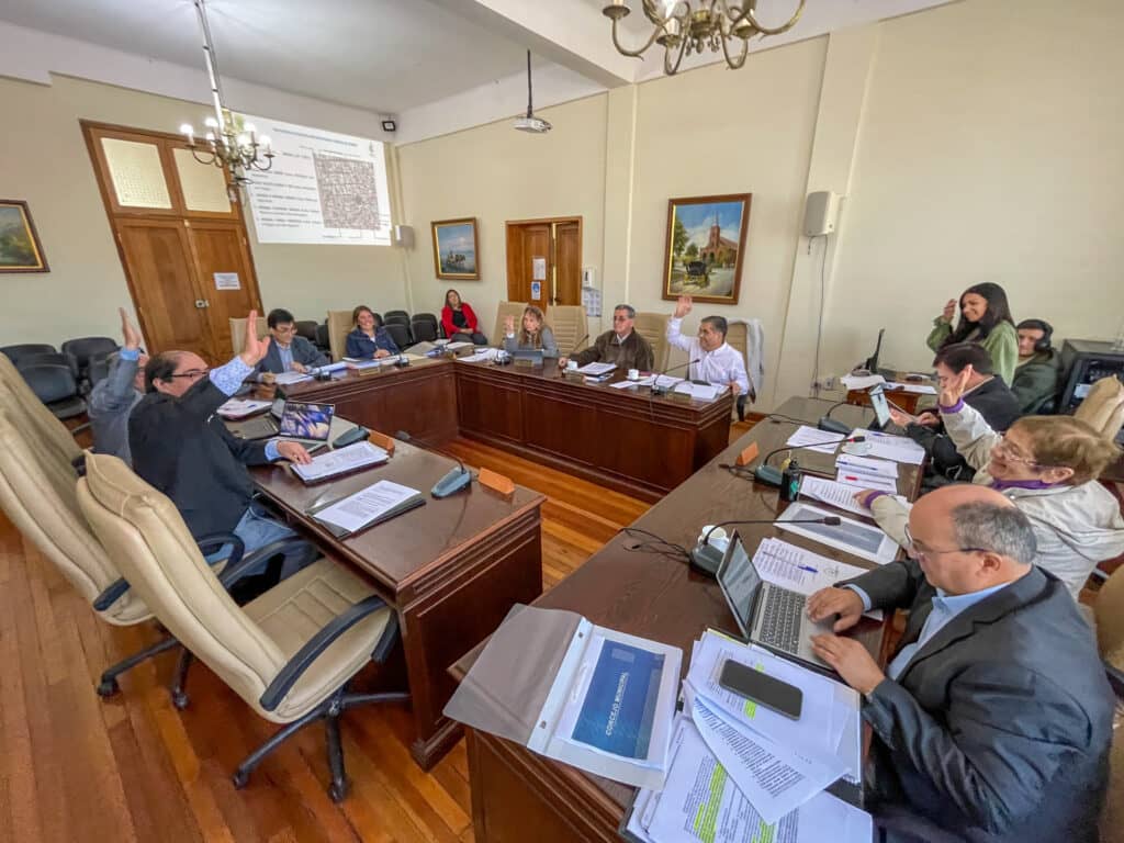 Concejo Municipal de Curicó aprobó licitaciones de diez proyectos para la comuna