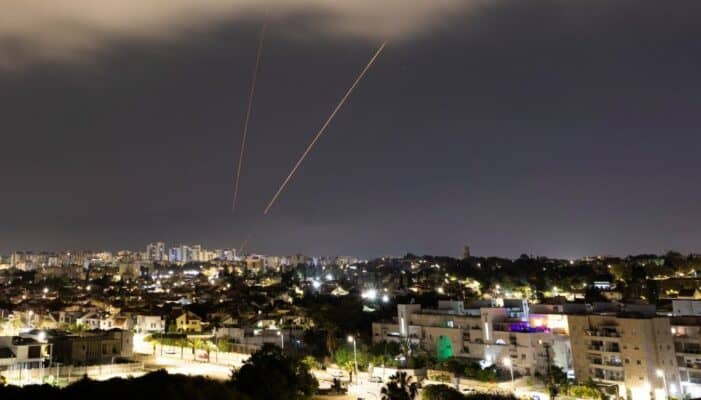 Israel dice que Irán ha lanzado más de 200 drones, misiles de crucero y balísticos