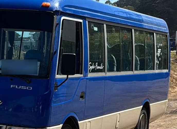 Madre acusa a choferes de minibuses entre Sagrada Familia y Curicó por discriminación a estudiante