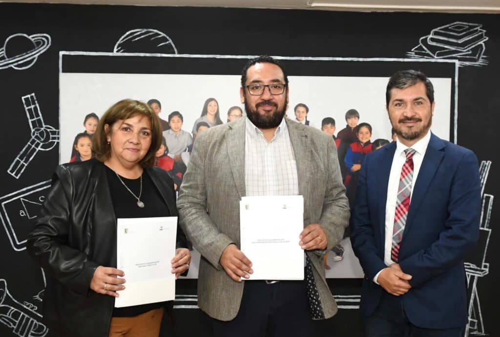 Ministro de Educación aseguró financiamiento histórico de casi $900 millones para escuelas de Teno