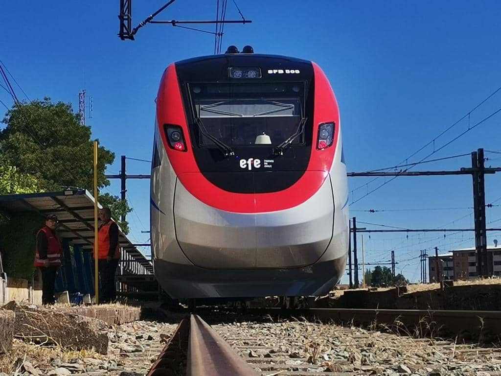 Hombre falleció tras ser atropellado por el tren rápido en Curicó