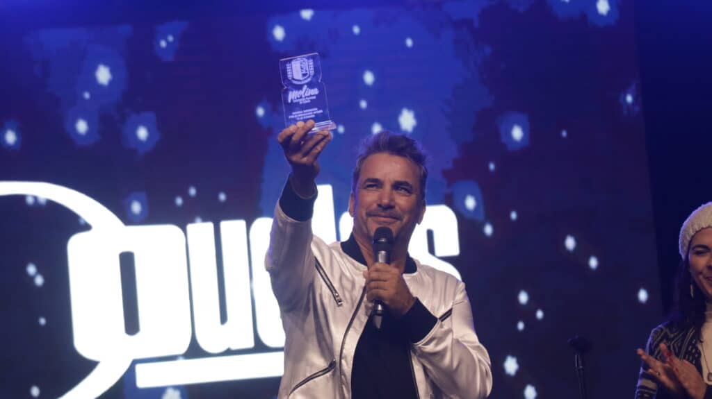 Municipio de Molina festejó el Día de la Madre con show de Douglas y feria de emprendedores