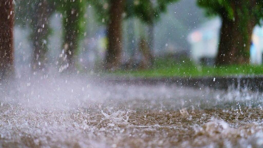 Municipio de Molina monitorea situación comunal por lluvias durante sistema frontal