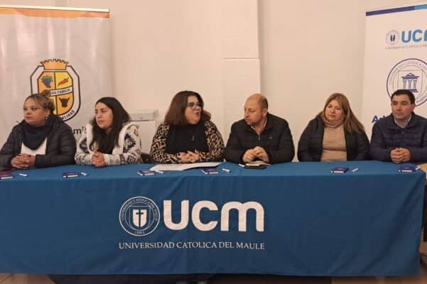 Municipio de Sagrada Familia y UCM firmaron convenio para capacitar a dirigentes sociales