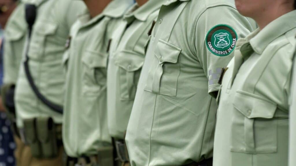 Doce carabineros fueron detenidos por diversos delitos en Santiago