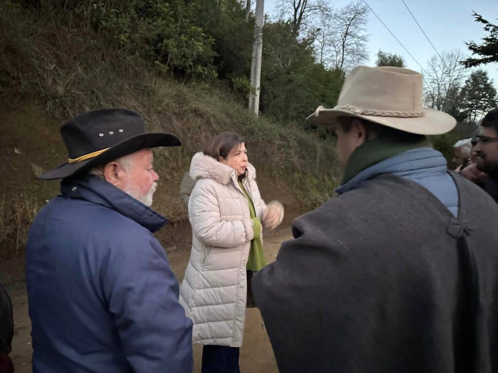 Río Claro y San Clemente buscarán soluciones en conjunto por socavón en el sector Los Treiles