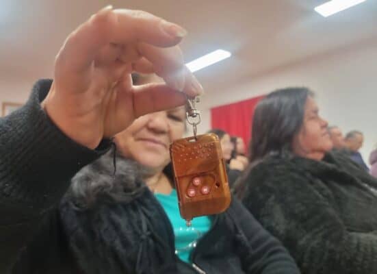 Familias de Villa Doña Patricia y Unión de Sarmiento en Curicó recibieron alarmas comunitarias