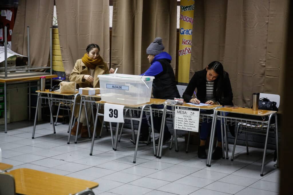 Baja participación marca el inicio de las elecciones primarias en el país