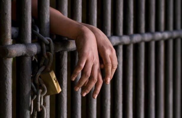 Agresión con arma blanca deja interno grave en cárcel de Molina