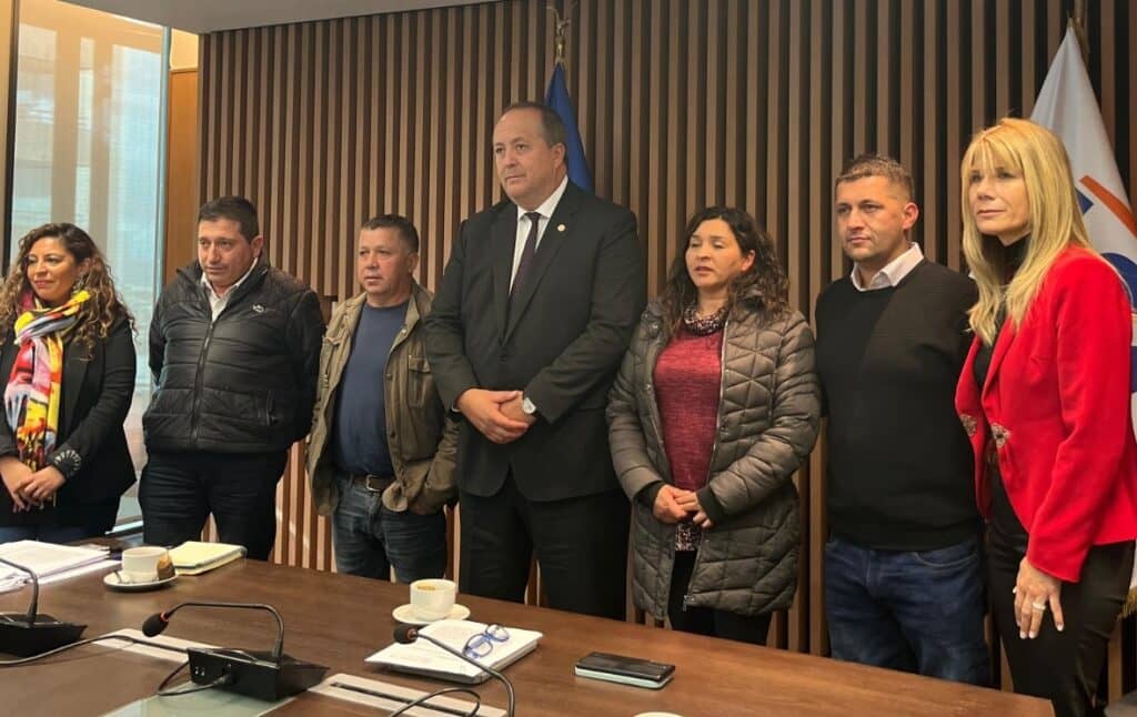 Senadora Rincón y familiares de víctimas piden a Fiscal Nacional revisar casos no resueltos en Linares