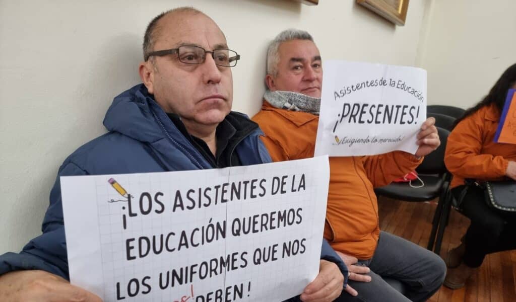 Asistentes de la educación emplazan a municipio por falta de uniformes de trabajo