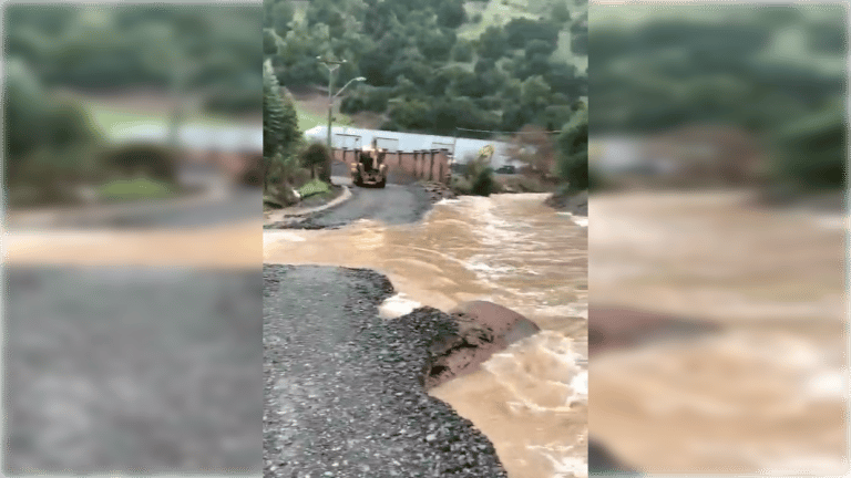 80 familias están aisladas por socavón e inundaciones en el sector El Guindo Alto de Teno