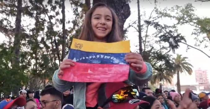 Comunidad venezolana se volcó a las calles de Curicó para vivir la jornada eleccionaria