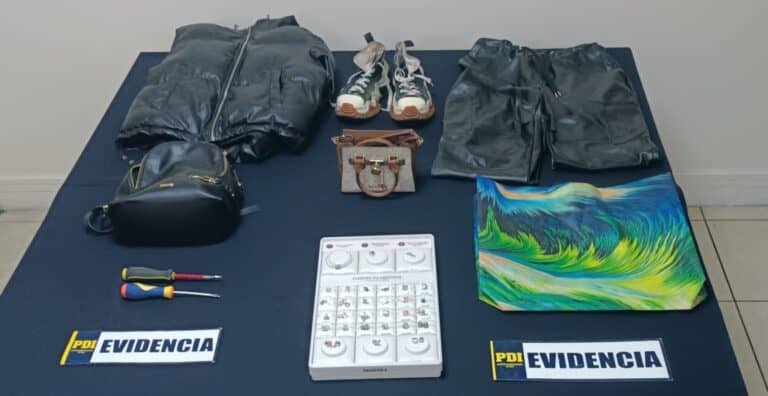 Tribunal dejó en prisión preventiva a dos mujeres por robos de joyas en Curicó y San Fernando