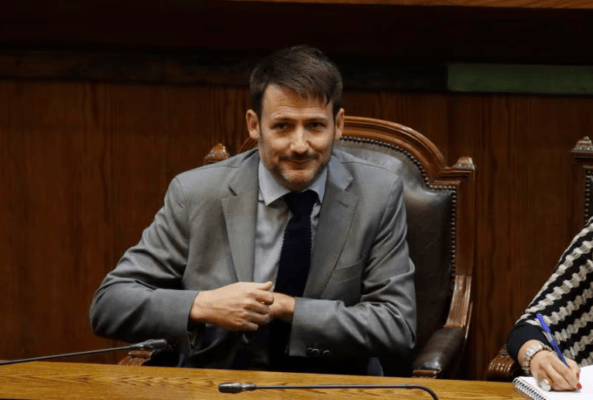 Senado rechaza acusación constitucional contra exministro Diego Pardow